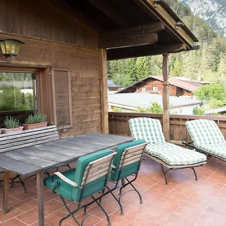 - Gut Eingerichtetes Haus בקתה