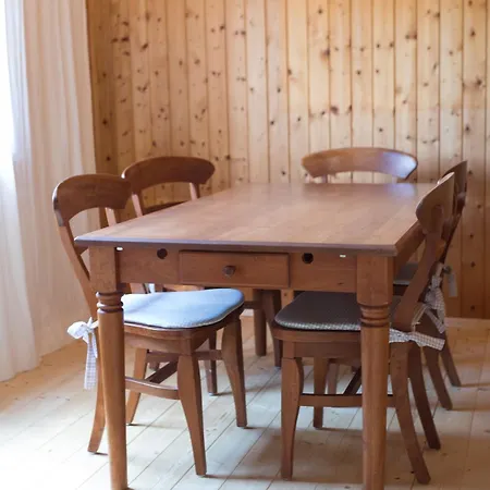 - Gut Eingerichtetes Haus בקתה