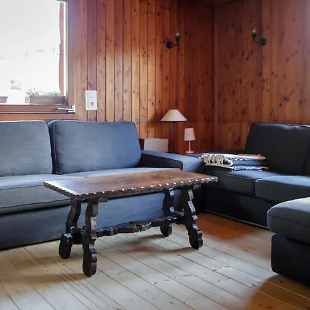 - Gut Eingerichtetes Haus שארניץ