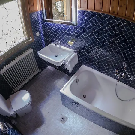 - Gut Eingerichtetes Haus בקתה